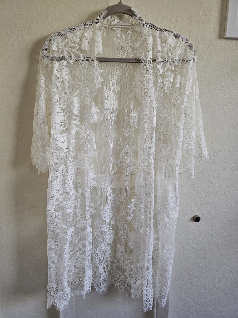 Girl And A Serious Dream Swan Queen Lace Kimono In Ivory Size Small